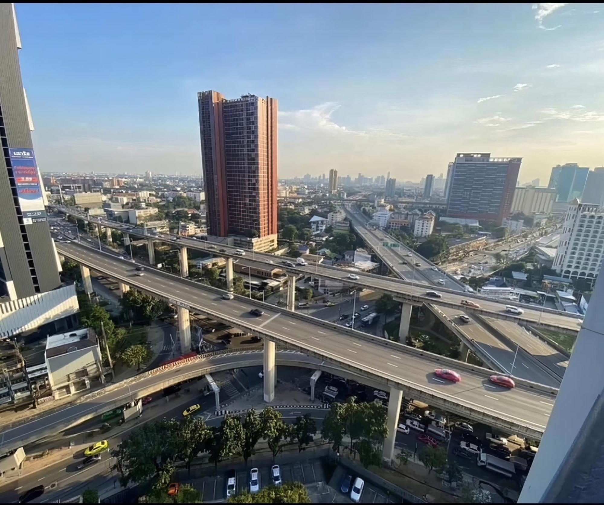 The Base - Rama 9 By Sumaq อพาร์ทเม้น